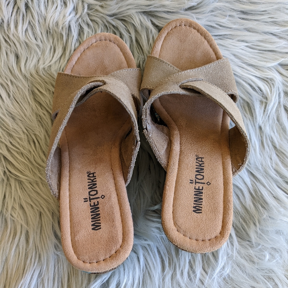 Minnetonka Platform Leather Slides - Picture 10 of 13